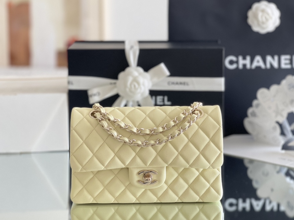 Chanel CF 𝘾𝙡𝙖𝙨𝙨𝙞𝙘 𝙁𝙡𝙖𝙥 bag 23cm Mirror Boutique