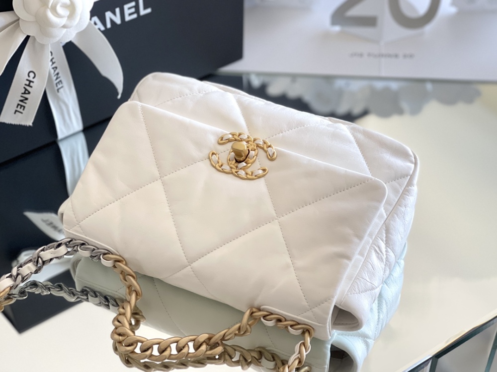 Chanel 19bag 26m Mirror Boutique