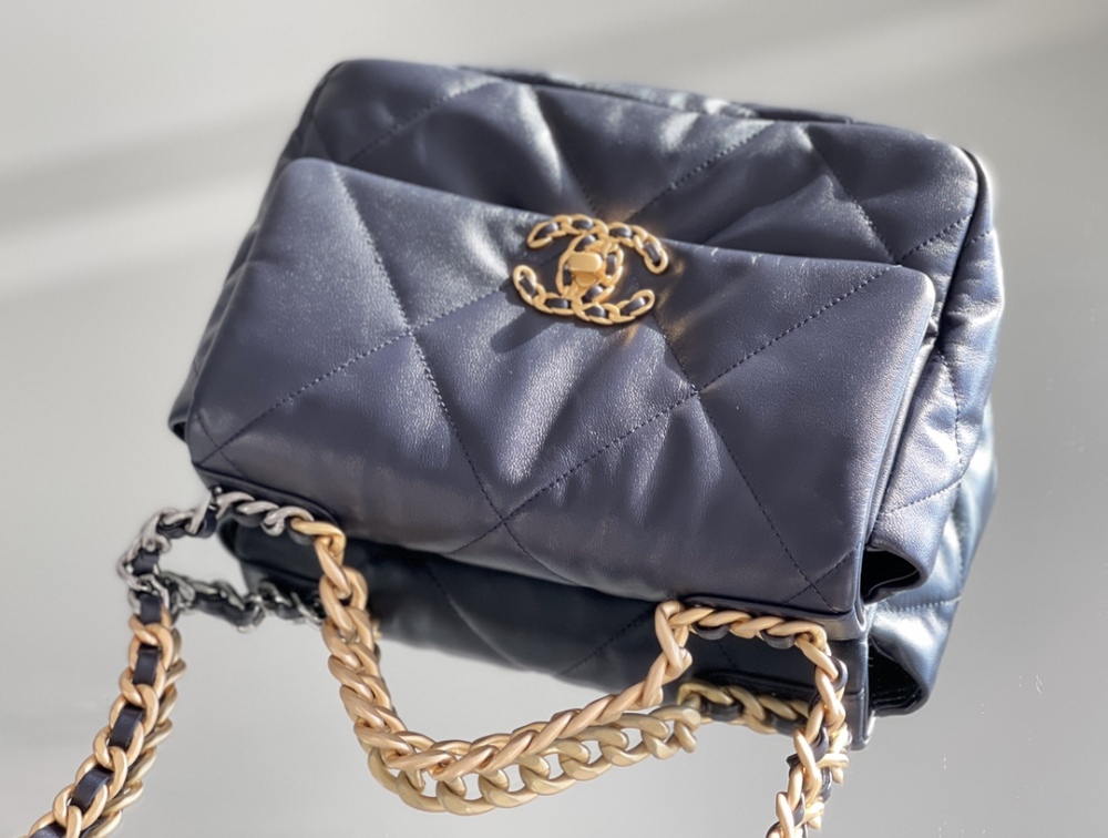 Chanel 19bag 26m Mirror Boutique