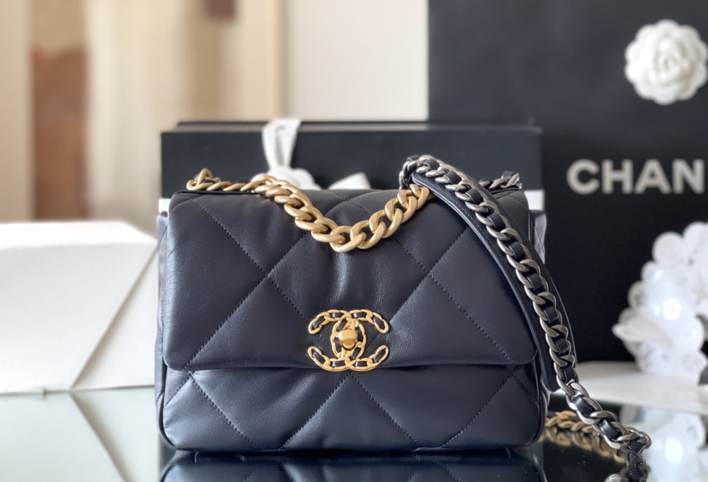 Chanel 19bag 26m Mirror Boutique