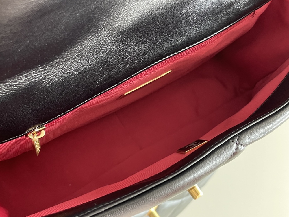 Chanel 19bag 30m Mirror Boutique