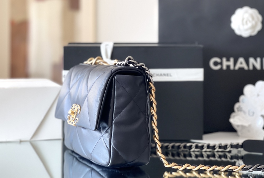 Chanel 19bag 26m Mirror Boutique