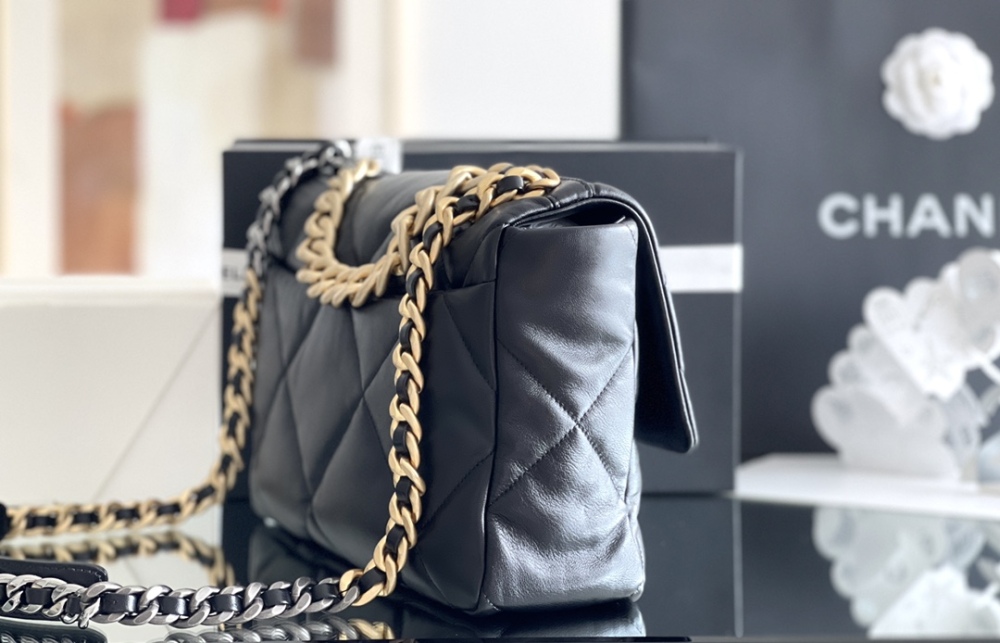 Chanel 19bag 30m Mirror Boutique