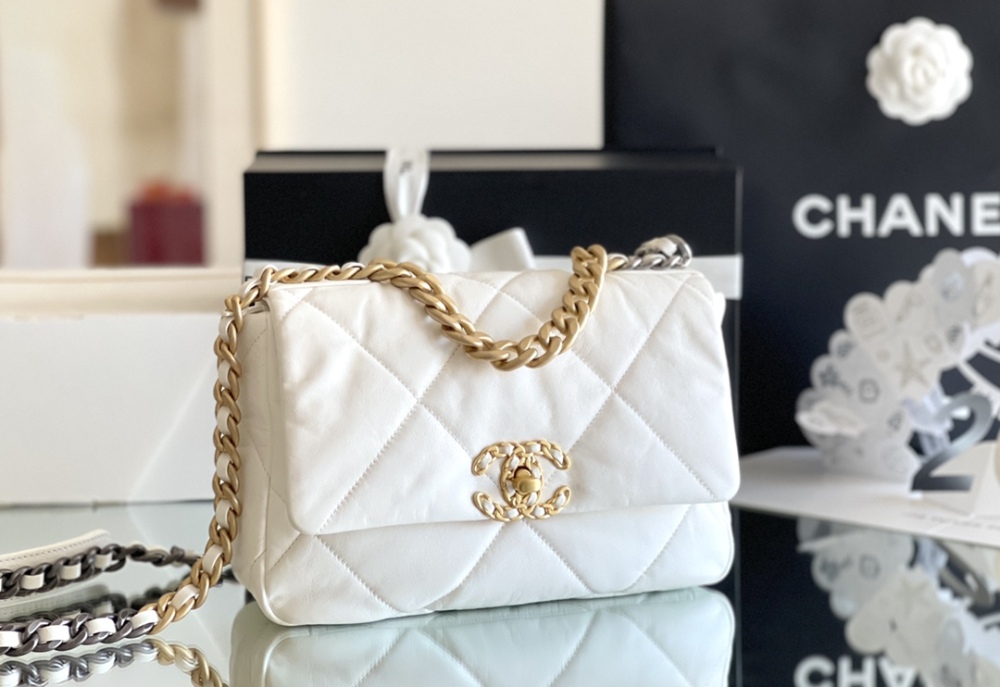Chanel 19bag 26m Mirror Boutique