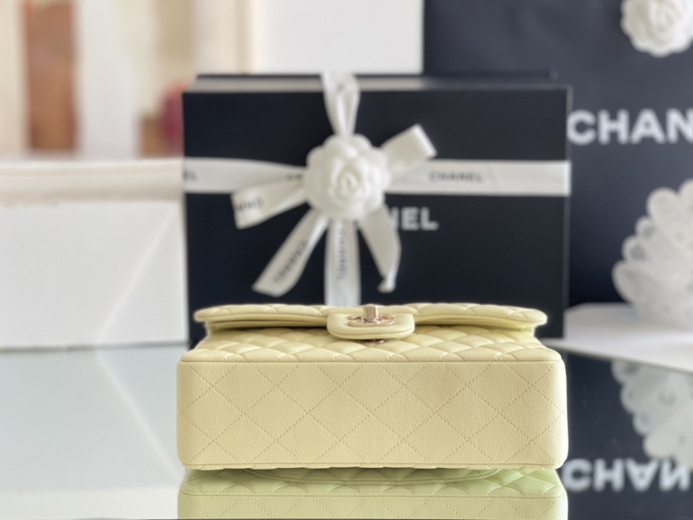 Chanel CF 𝘾𝙡𝙖𝙨𝙨𝙞𝙘 𝙁𝙡𝙖𝙥 bag 23cm Mirror Boutique