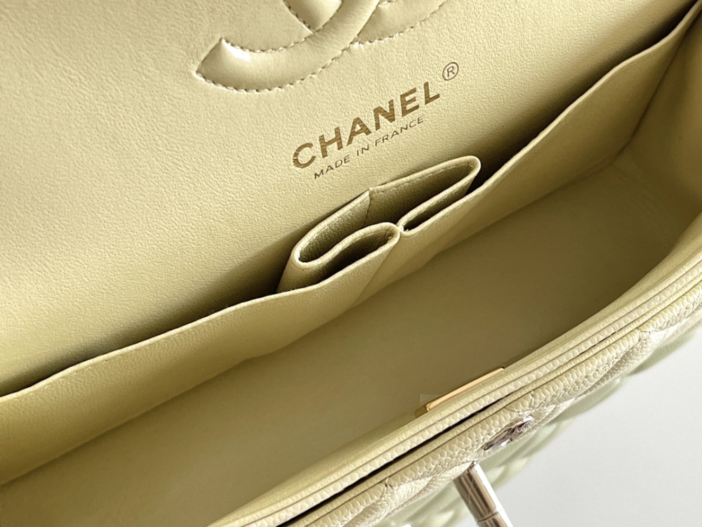 Chanel CF 𝘾𝙡𝙖𝙨𝙨𝙞𝙘 𝙁𝙡𝙖𝙥 bag 23cm Mirror Boutique