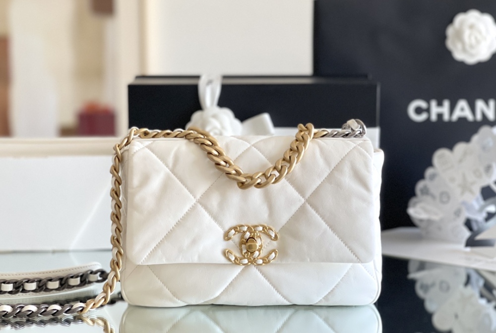 Chanel 19bag 26m Mirror Boutique