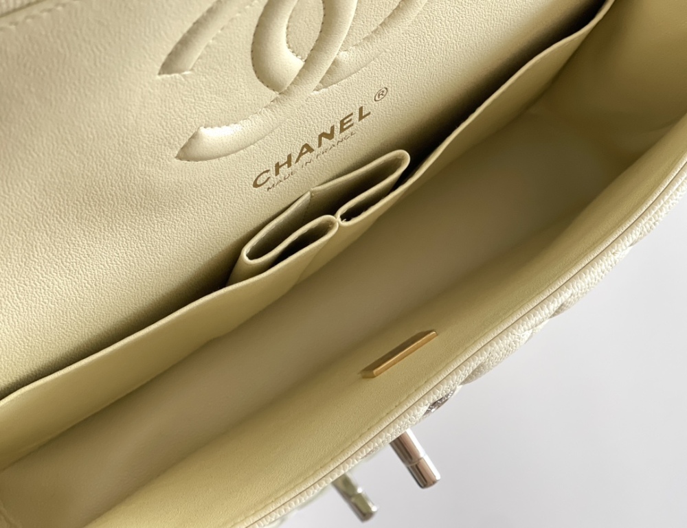 Chanel CF 𝘾𝙡𝙖𝙨𝙨𝙞𝙘 𝙁𝙡𝙖𝙥 bag 25cm Mirror Boutique