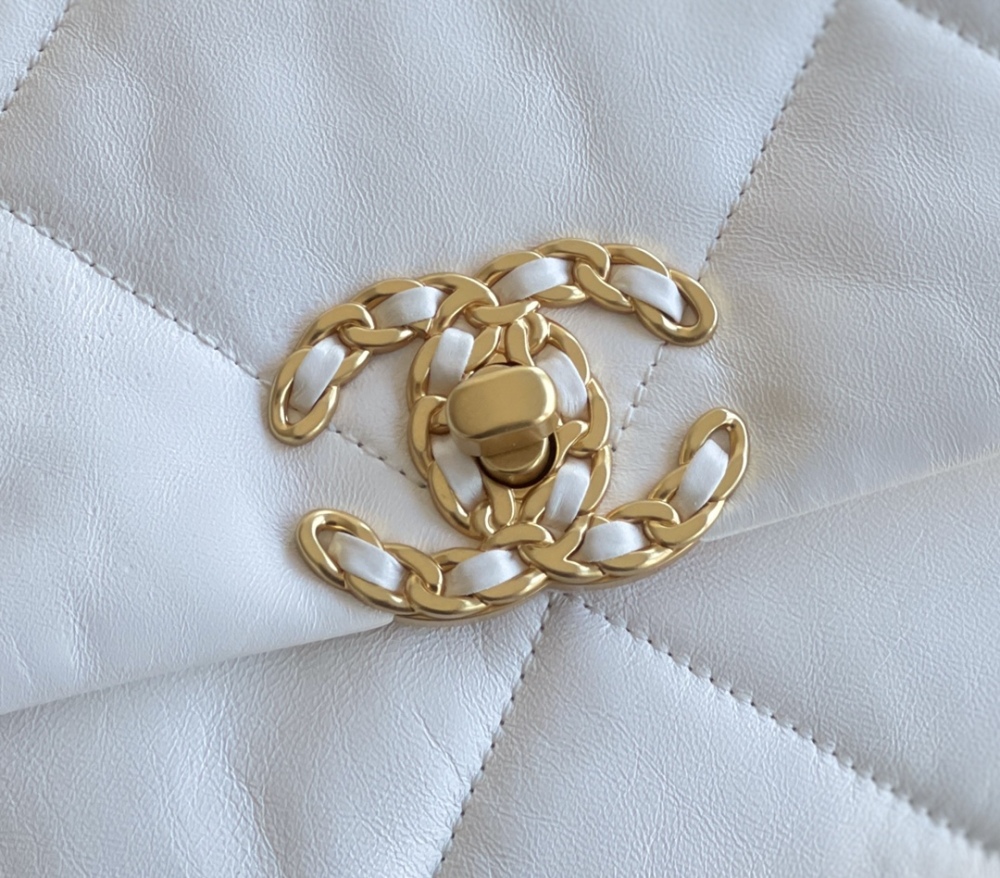 Chanel 19bag 26m Mirror Boutique