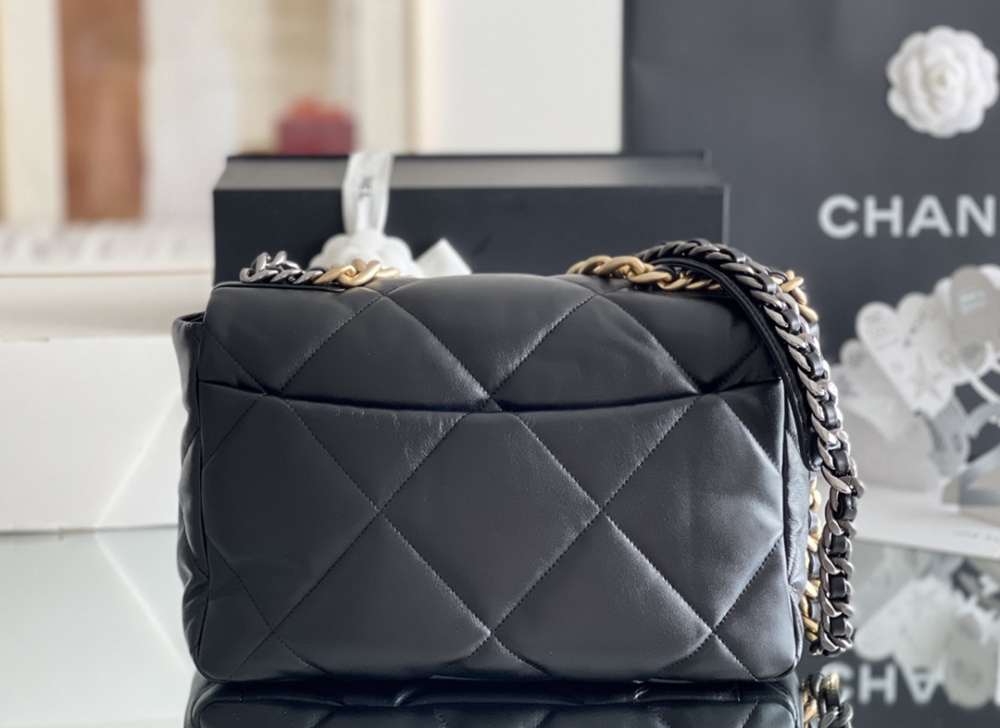 Chanel 19bag 30m Mirror Boutique