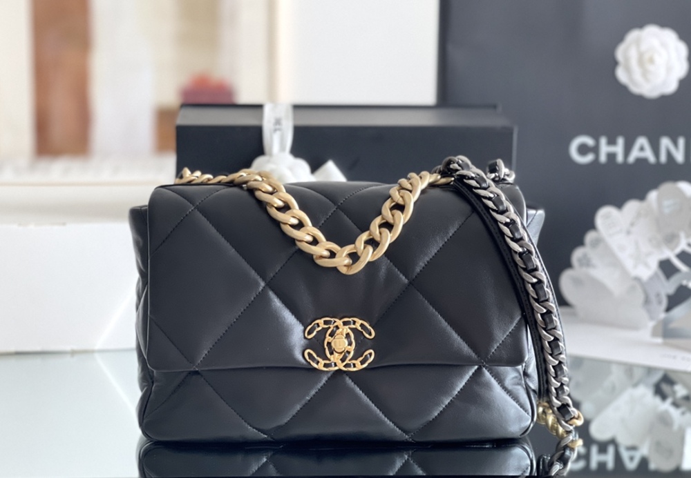 Chanel 19bag 30m Mirror Boutique