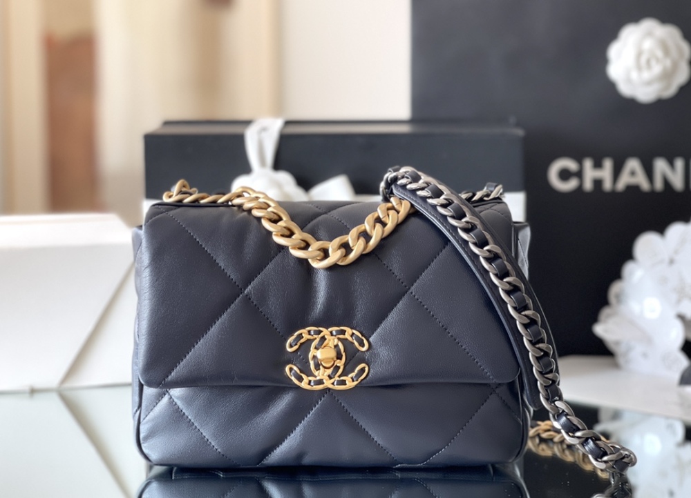 Chanel 19bag 26m Mirror Boutique
