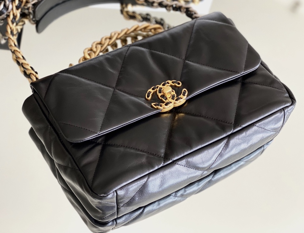 Chanel 19bag 30m Mirror Boutique
