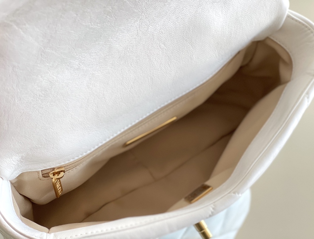 Chanel 19bag 26m Mirror Boutique