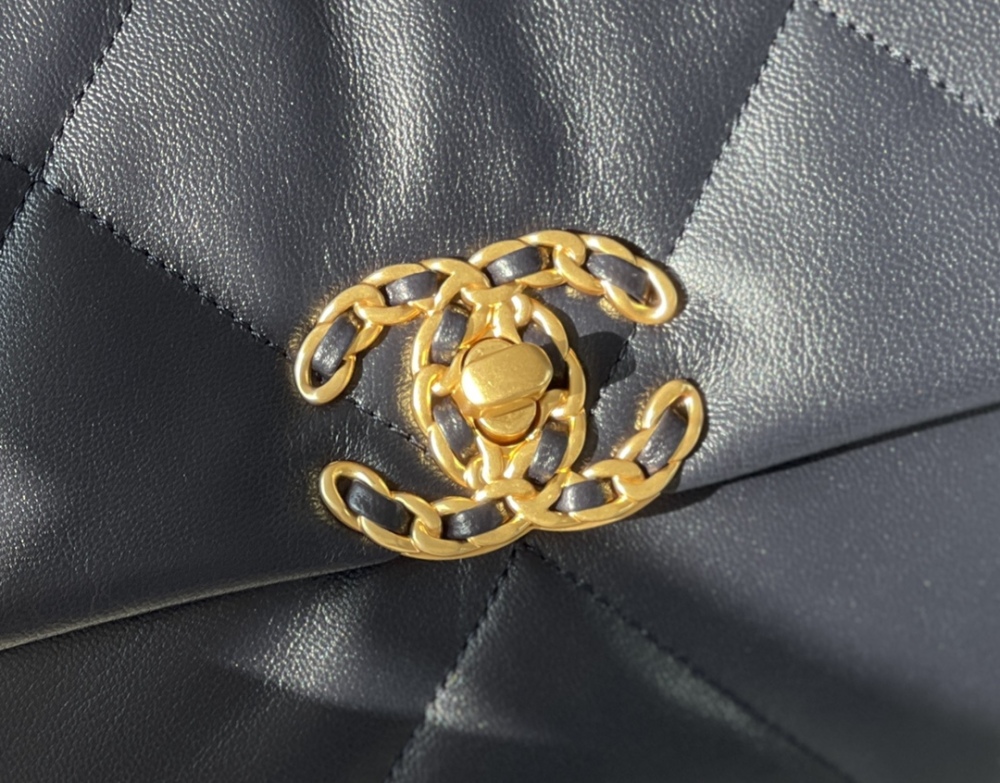 Chanel 19bag 26m Mirror Boutique
