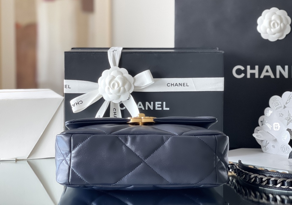 Chanel 19bag 26m Mirror Boutique
