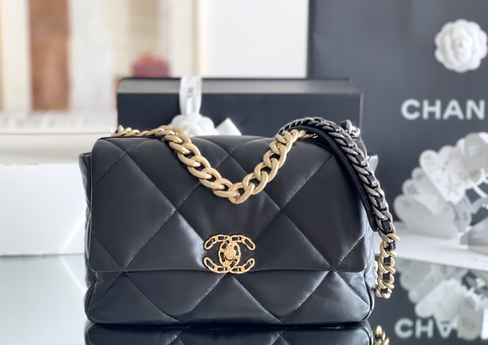 Chanel 19bag 30m Mirror Boutique