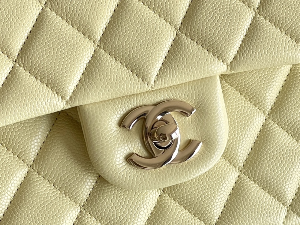 Chanel CF 𝘾𝙡𝙖𝙨𝙨𝙞𝙘 𝙁𝙡𝙖𝙥 bag 23cm Mirror Boutique