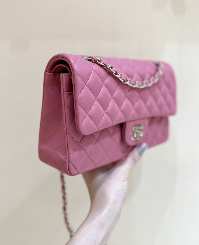 Chanel CF 𝘾𝙡𝙖𝙨𝙨𝙞𝙘 𝙁𝙡𝙖𝙥 bag 24c new MM 25cm Mirror Boutique