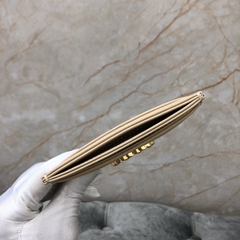 Chanel wallet Mirror Boutique