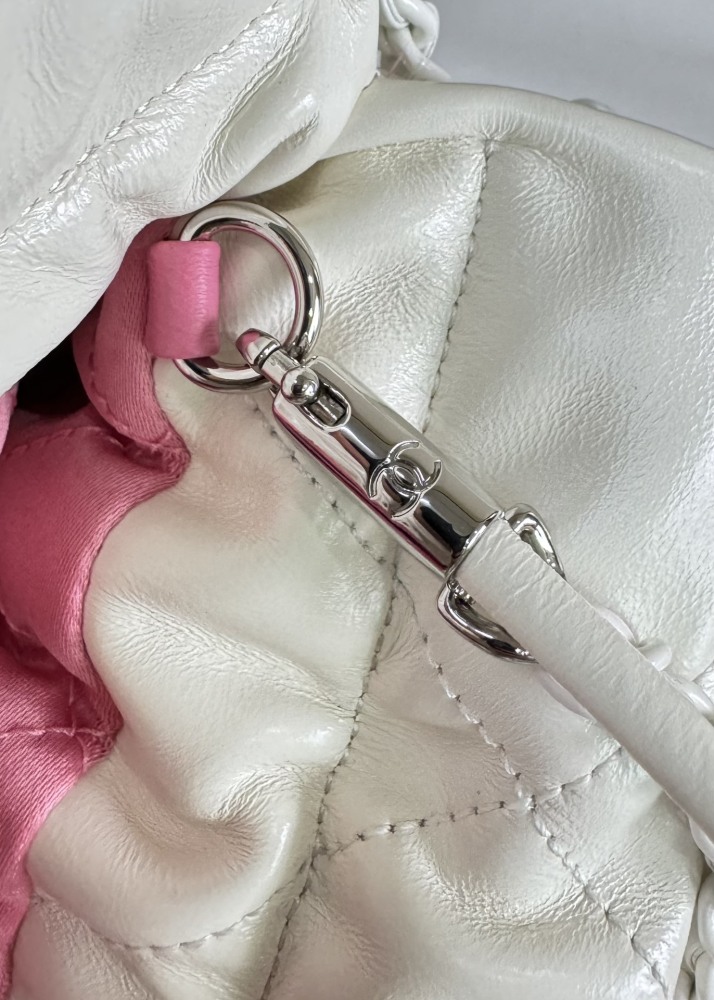 Chanel mini 22bag tote Mirror Boutique