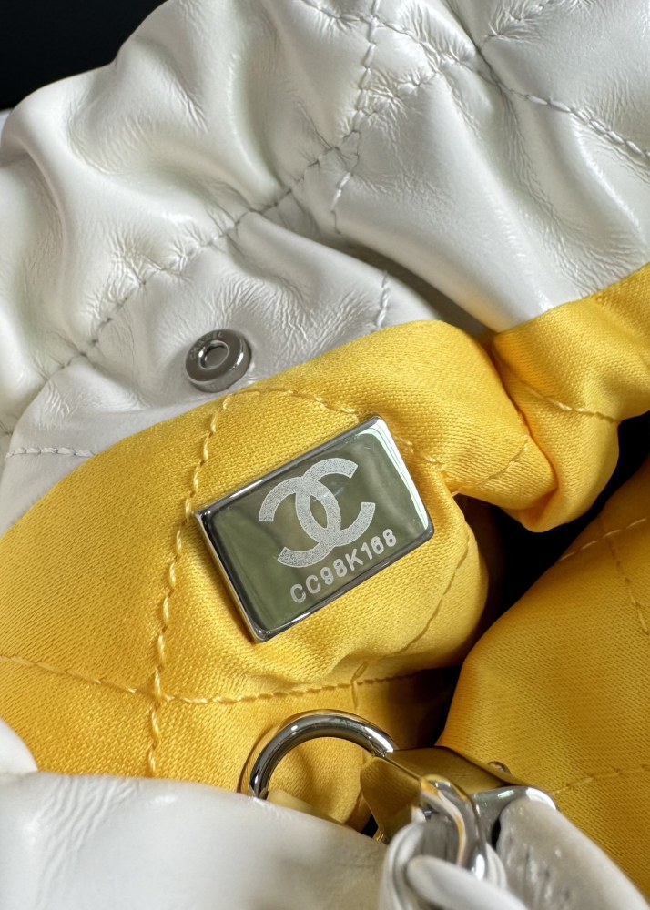 Chanel mini 22bag tote Mirror Boutique