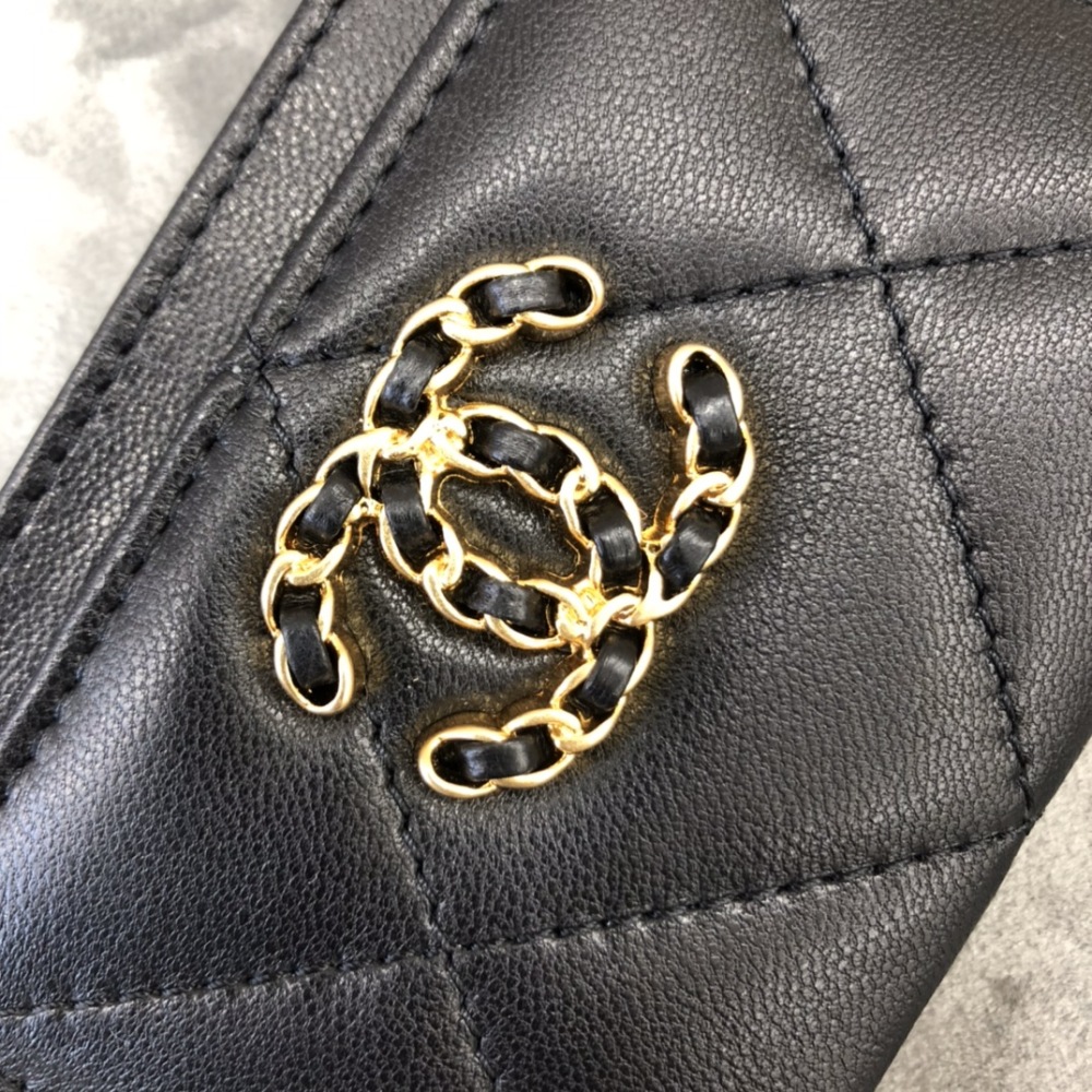 Chanel wallet Mirror Boutique