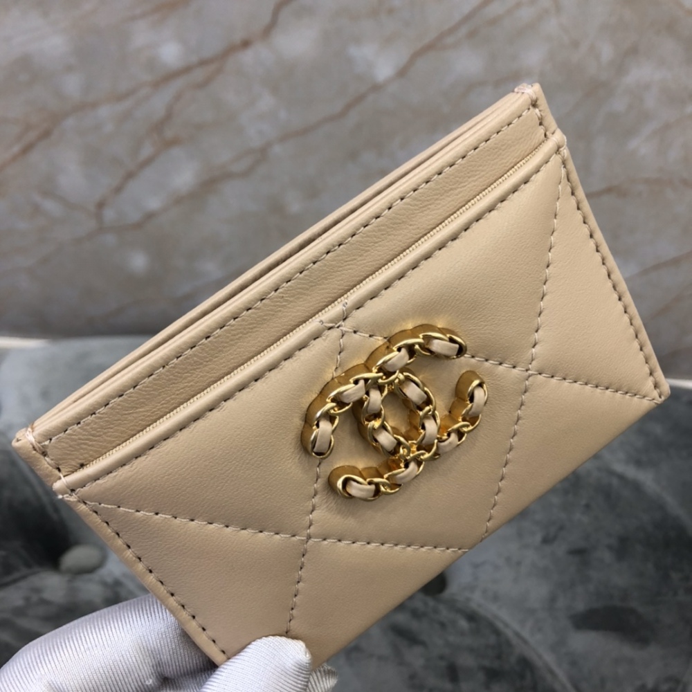 Chanel wallet Mirror Boutique