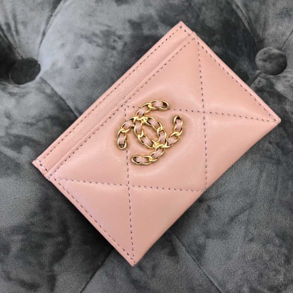 Chanel wallet Mirror Boutique
