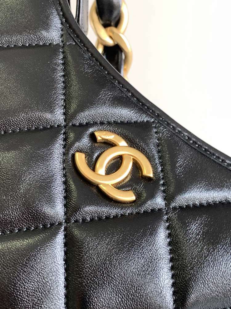 Chanel 24a hobo 4922 Mirror Boutique