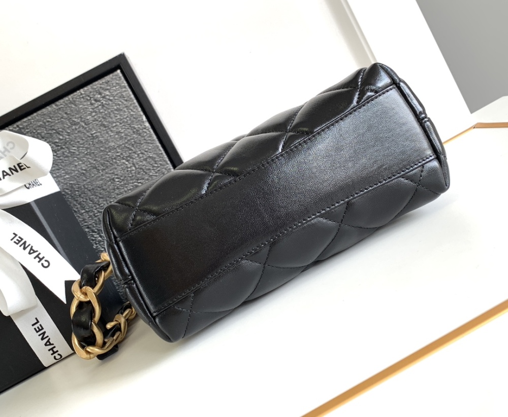 Chanel 24a hobo 4922 Mirror Boutique