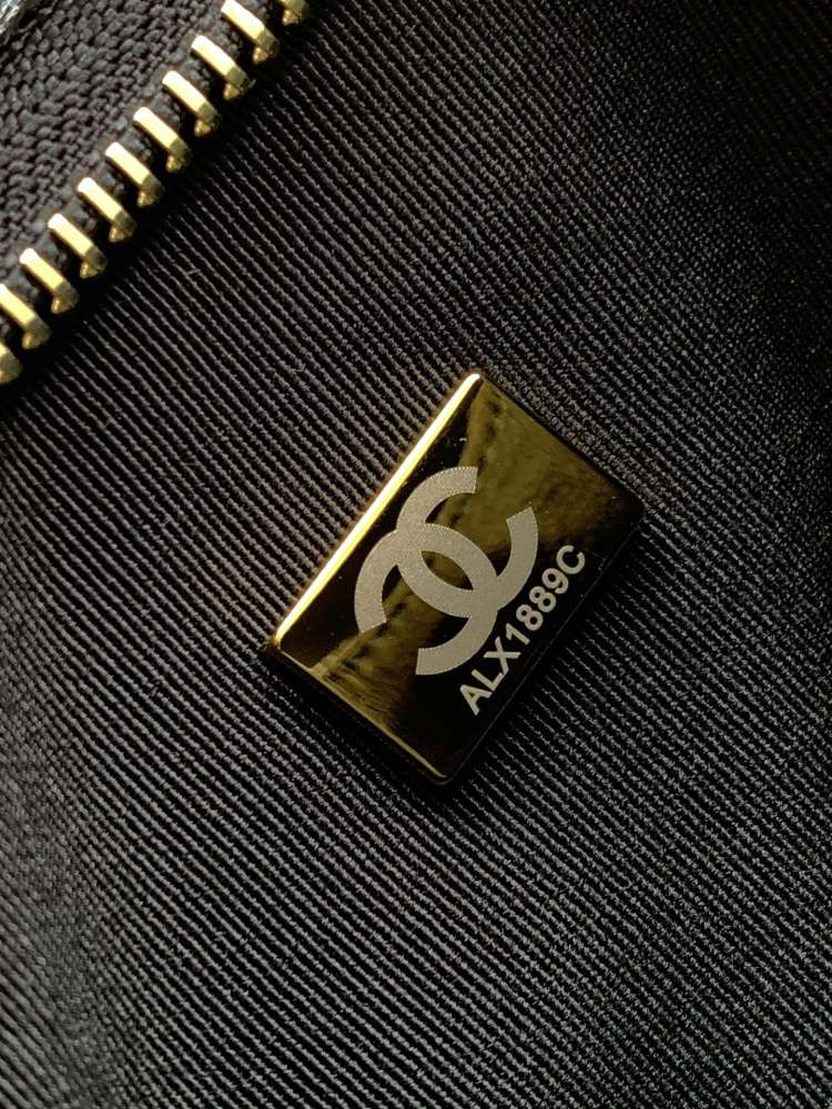Chanel 24a hobo 4922 Mirror Boutique