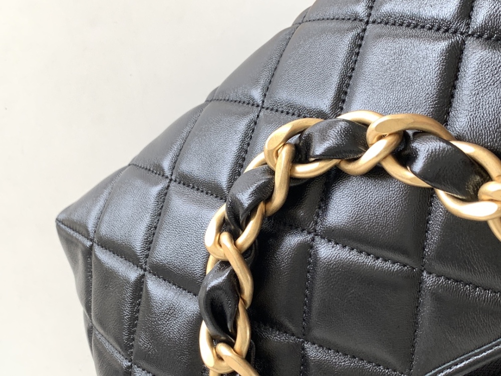 Chanel 24a hobo 4923 Mirror Boutique