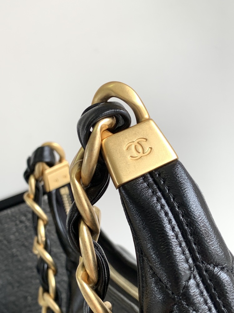 Chanel 24a hobo 4923 Mirror Boutique