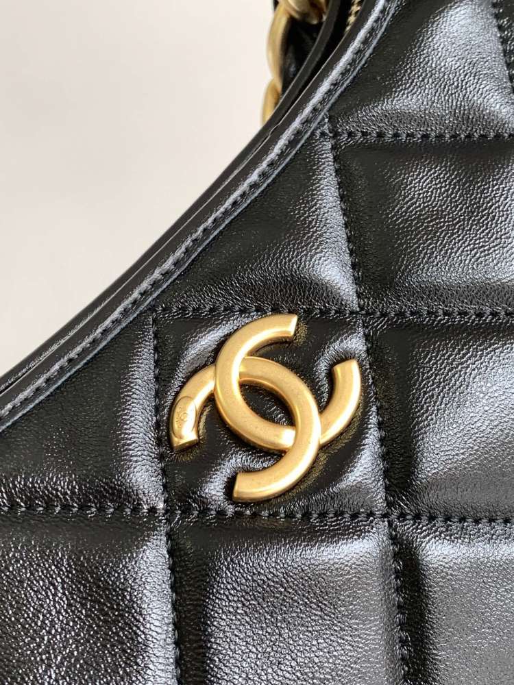 Chanel 24a hobo 4923 Mirror Boutique