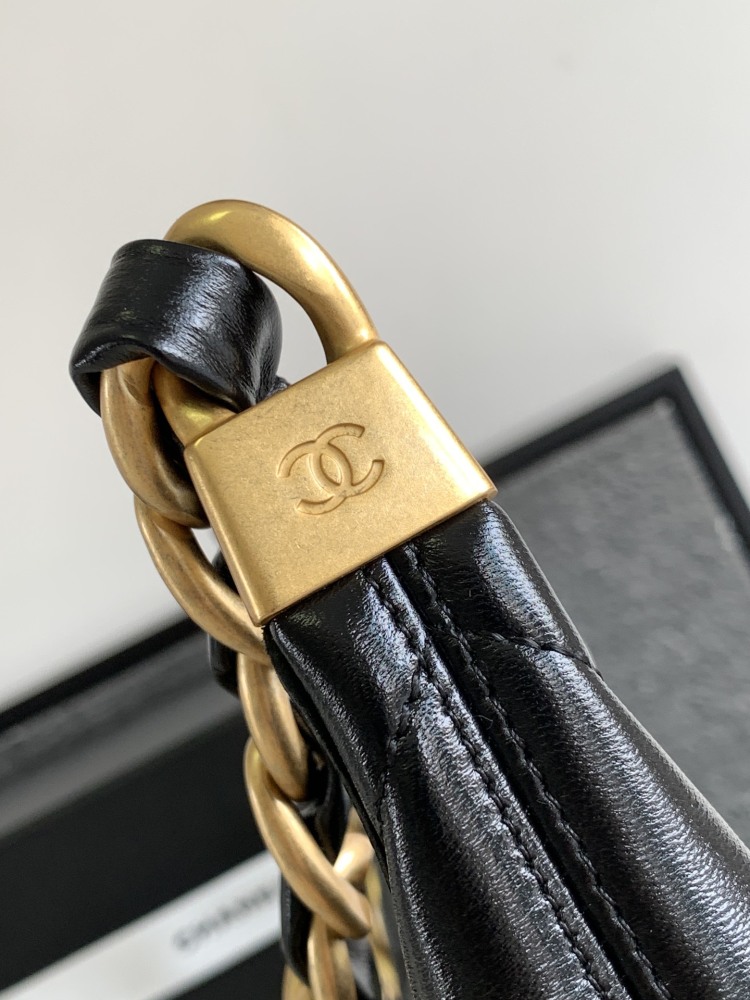 Chanel 24a hobo 4922 Mirror Boutique