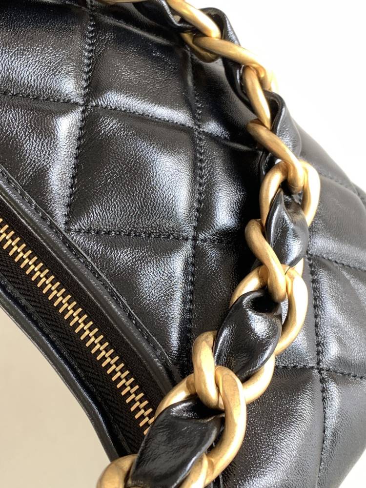 Chanel 24a hobo 4922 Mirror Boutique