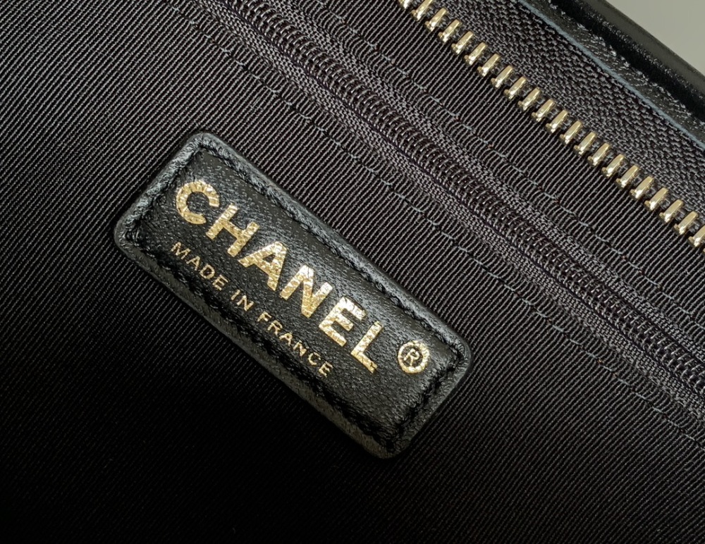 Chanel 24a hobo 4923 Mirror Boutique