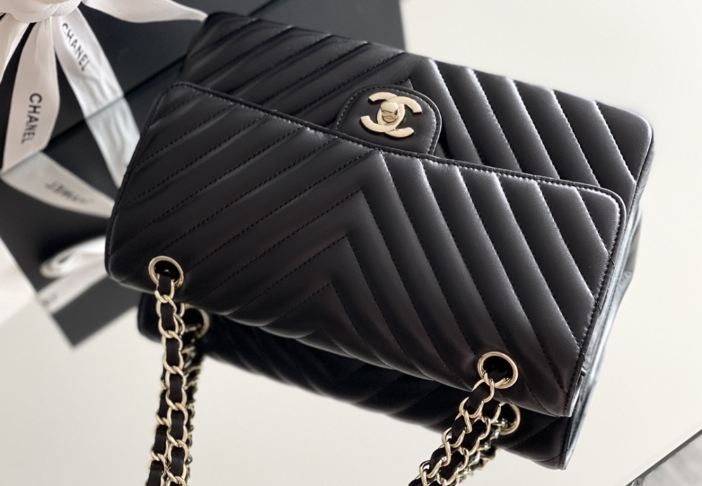 Chanel 𝘾𝙡𝙖𝙨𝙨𝙞𝙘 𝙁𝙡𝙖𝙥 CF bag MM 25cm Mirror Boutique