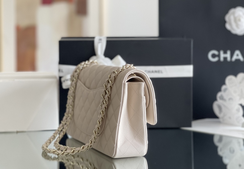 Chanel 𝘾𝙡𝙖𝙨𝙨𝙞𝙘 𝙁𝙡𝙖𝙥 bag MM 25cm Mirror Boutique