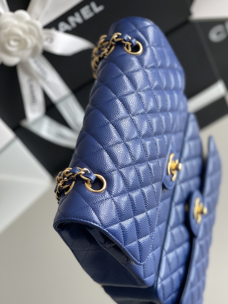 Chanel 𝘾𝙡𝙖𝙨𝙨𝙞𝙘 𝙁𝙡𝙖𝙥 bag MM 25cm Mirror Boutique