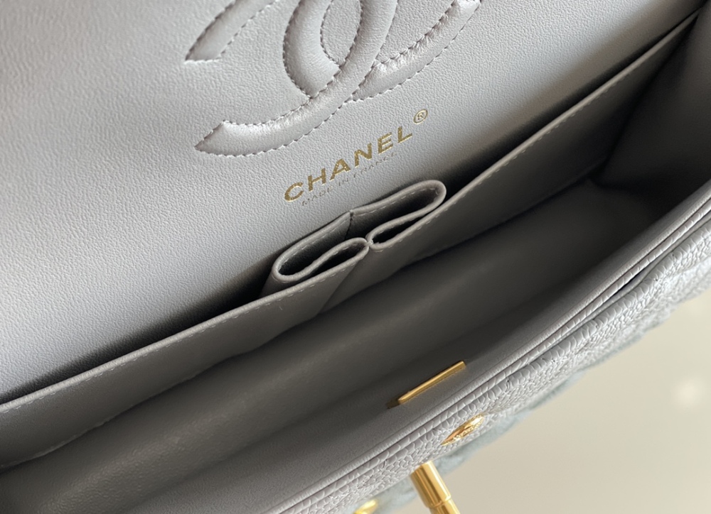 Chanel 𝘾𝙡𝙖𝙨𝙨𝙞𝙘 𝙁𝙡𝙖𝙥 bag MM 25cm Mirror Boutique