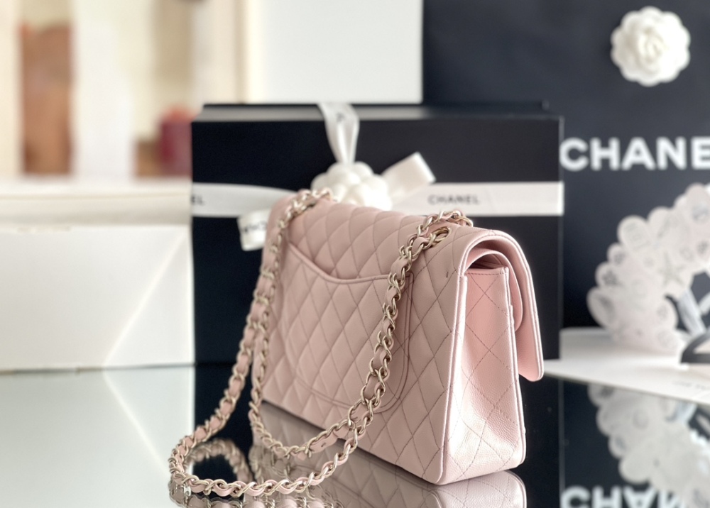 Chanel 𝘾𝙡𝙖𝙨𝙨𝙞𝙘 𝙁𝙡𝙖𝙥 bag MM 25cm Mirror Boutique