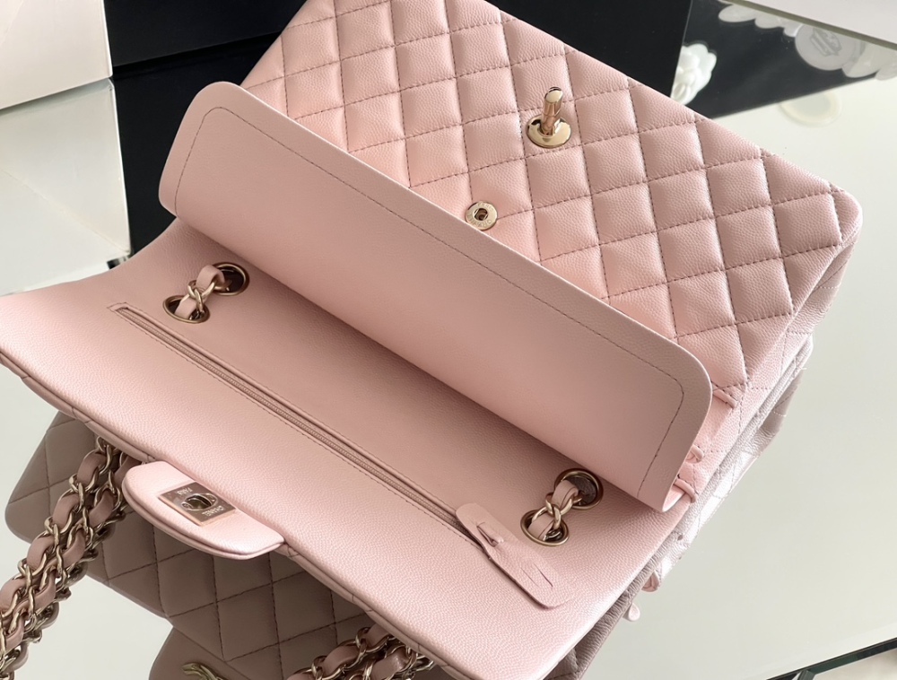 Chanel 𝘾𝙡𝙖𝙨𝙨𝙞𝙘 𝙁𝙡𝙖𝙥 bag MM 25cm Mirror Boutique