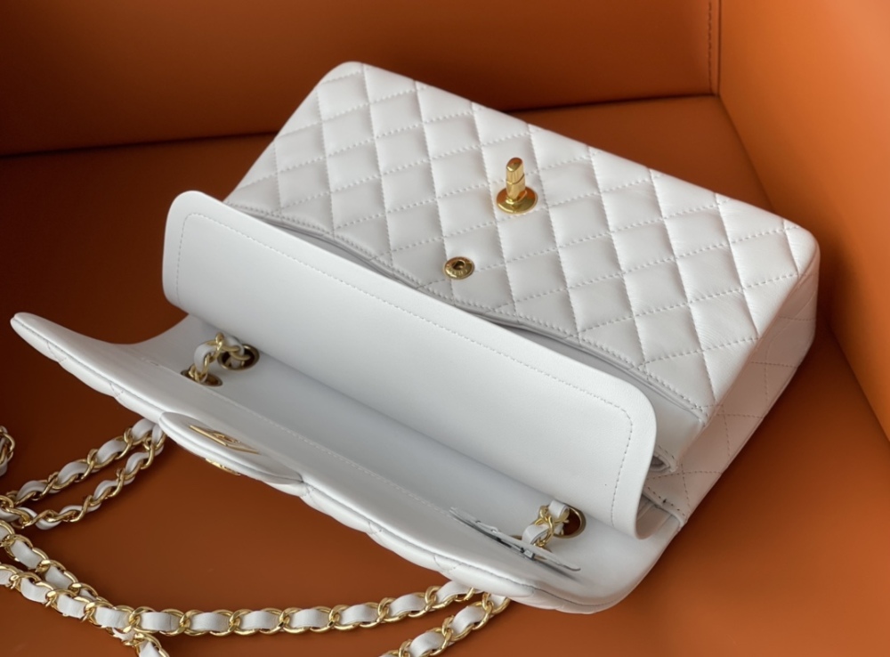 Chanel 𝘾𝙡𝙖𝙨𝙨𝙞𝙘 𝙁𝙡𝙖𝙥 CF bag MM 25cm Mirror Boutique