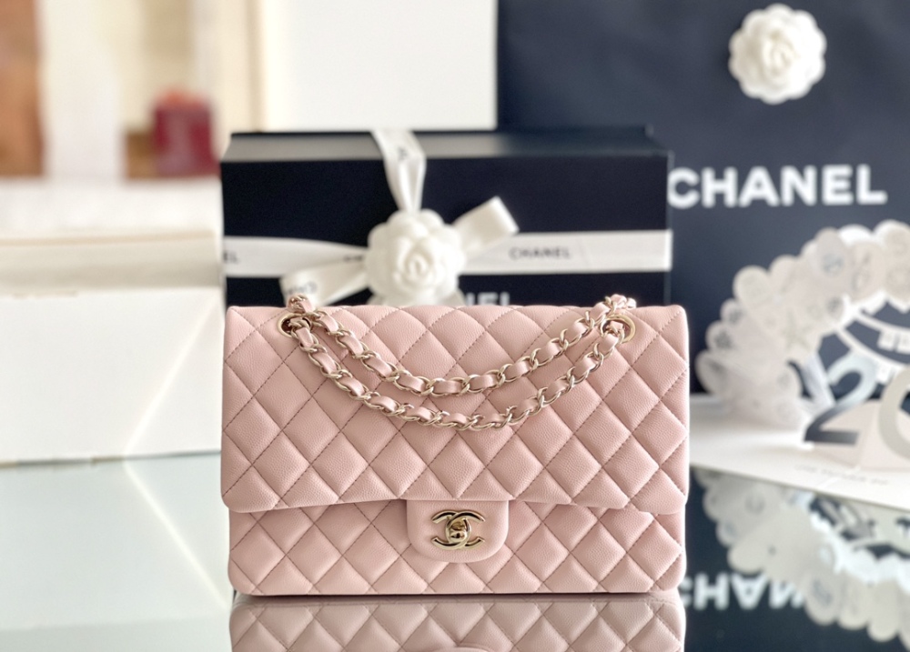 Chanel 𝘾𝙡𝙖𝙨𝙨𝙞𝙘 𝙁𝙡𝙖𝙥 bag MM 25cm Mirror Boutique
