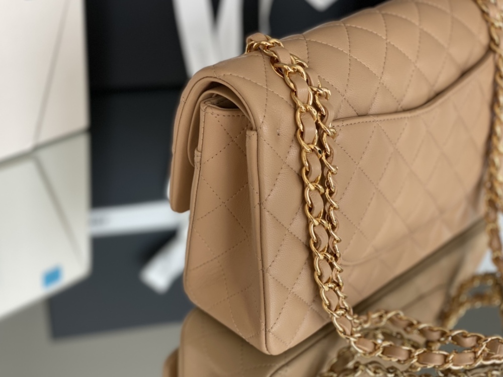 Chanel 𝘾𝙡𝙖𝙨𝙨𝙞𝙘 𝙁𝙡𝙖𝙥 CF bag MM 25cm Mirror Boutique