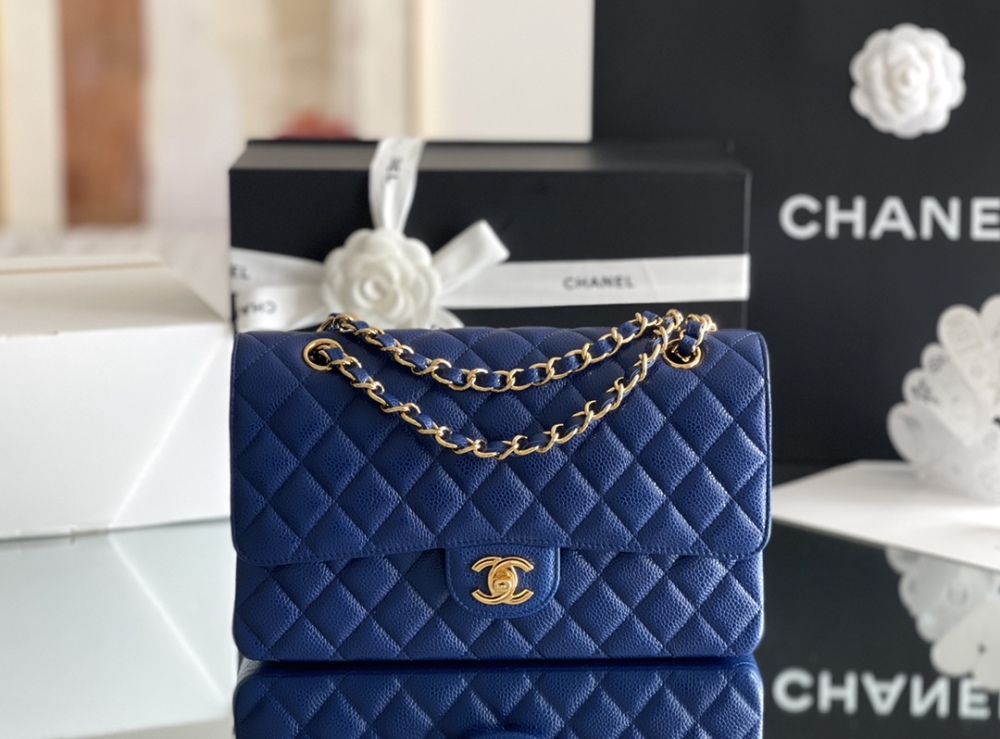 Chanel 𝘾𝙡𝙖𝙨𝙨𝙞𝙘 𝙁𝙡𝙖𝙥 bag MM 25cm Mirror Boutique