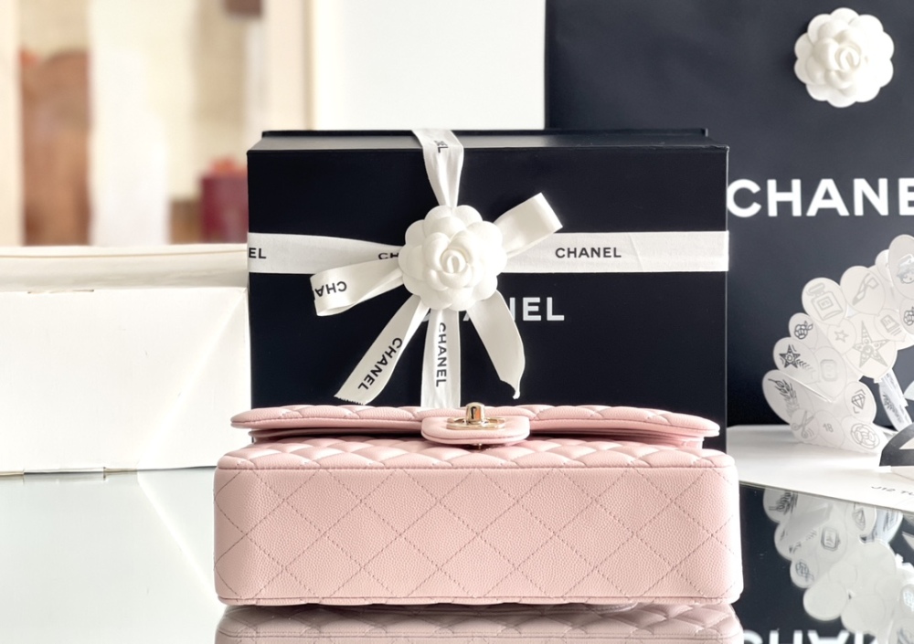 Chanel 𝘾𝙡𝙖𝙨𝙨𝙞𝙘 𝙁𝙡𝙖𝙥 bag MM 25cm Mirror Boutique