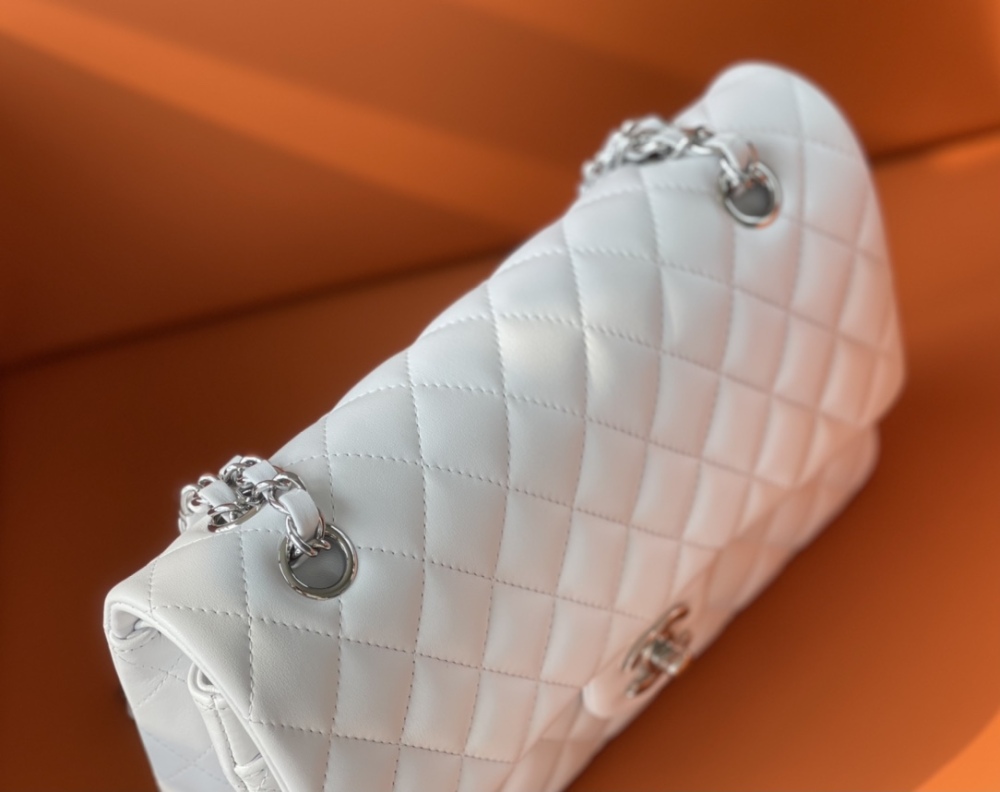 Chanel 𝘾𝙡𝙖𝙨𝙨𝙞𝙘 𝙁𝙡𝙖𝙥 CF bag MM 25cm Mirror Boutique
